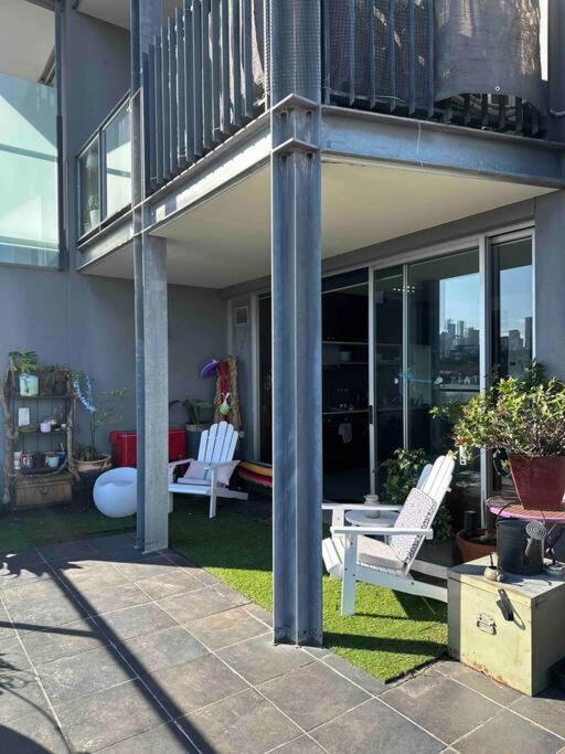 Won't Believe The Balcony! Apartment Melbourne